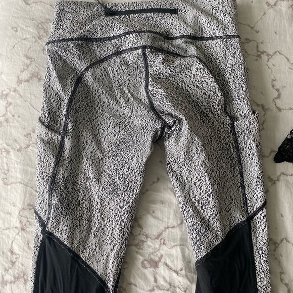 Lululemon leggings - Picture 3 of 4